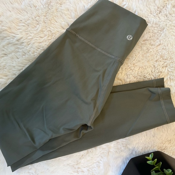 Lululemon Wunder Under High Rise Tight 25” Luxstreme Size 2 Grey Sage - Picture 4 of 7